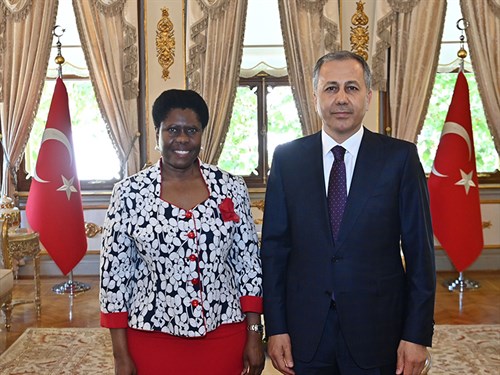 Посол Южно-Африканской Республики в Анкаре Лецаци-Дуба (Letsatsi-Duba) посетил Губернатора Ерликая (Yerlikaya)