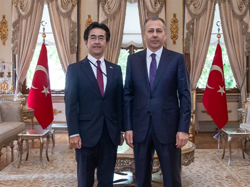Генеральный консул Японии в Стамбуле Касахара Кеничи (Kasahara Kenichi) посетил Губернатора Ерликая (Yerlikaya)